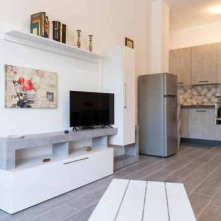 Gray Pearl - Modern Apartment In City Center Arona Luaran gambar