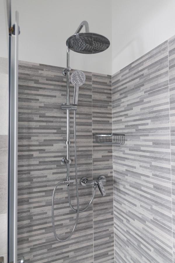 Gray Pearl - Modern Apartment In City Center Arona Luaran gambar